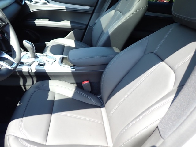 2025 Alfa Romeo Stelvio Sprint Base photo 9
