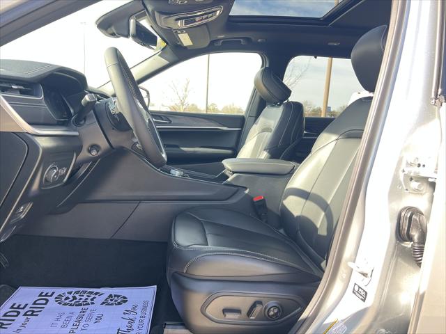 2025 Jeep Grand Cherokee Limited photo 4