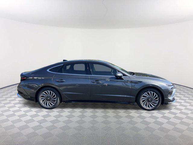 2025 Hyundai Sonata Limited photo 4