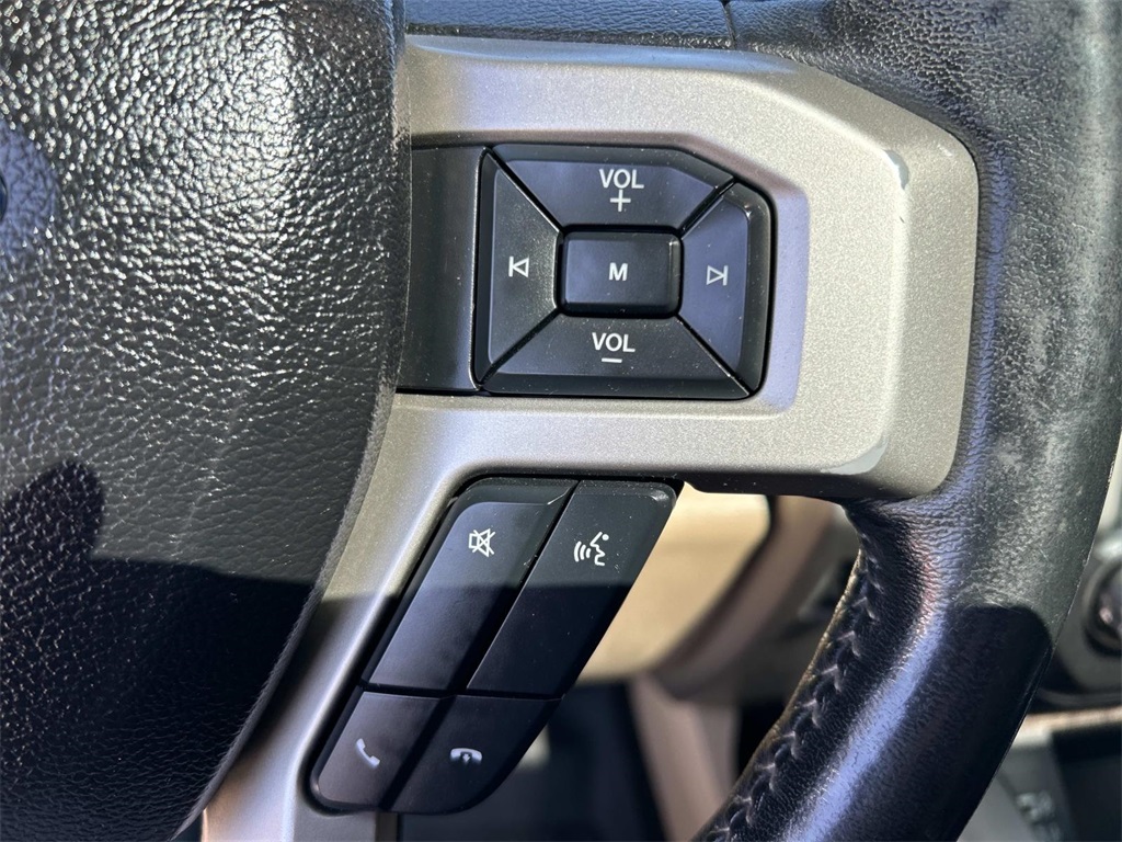 2017 Ford F-250 Lariat photo 27