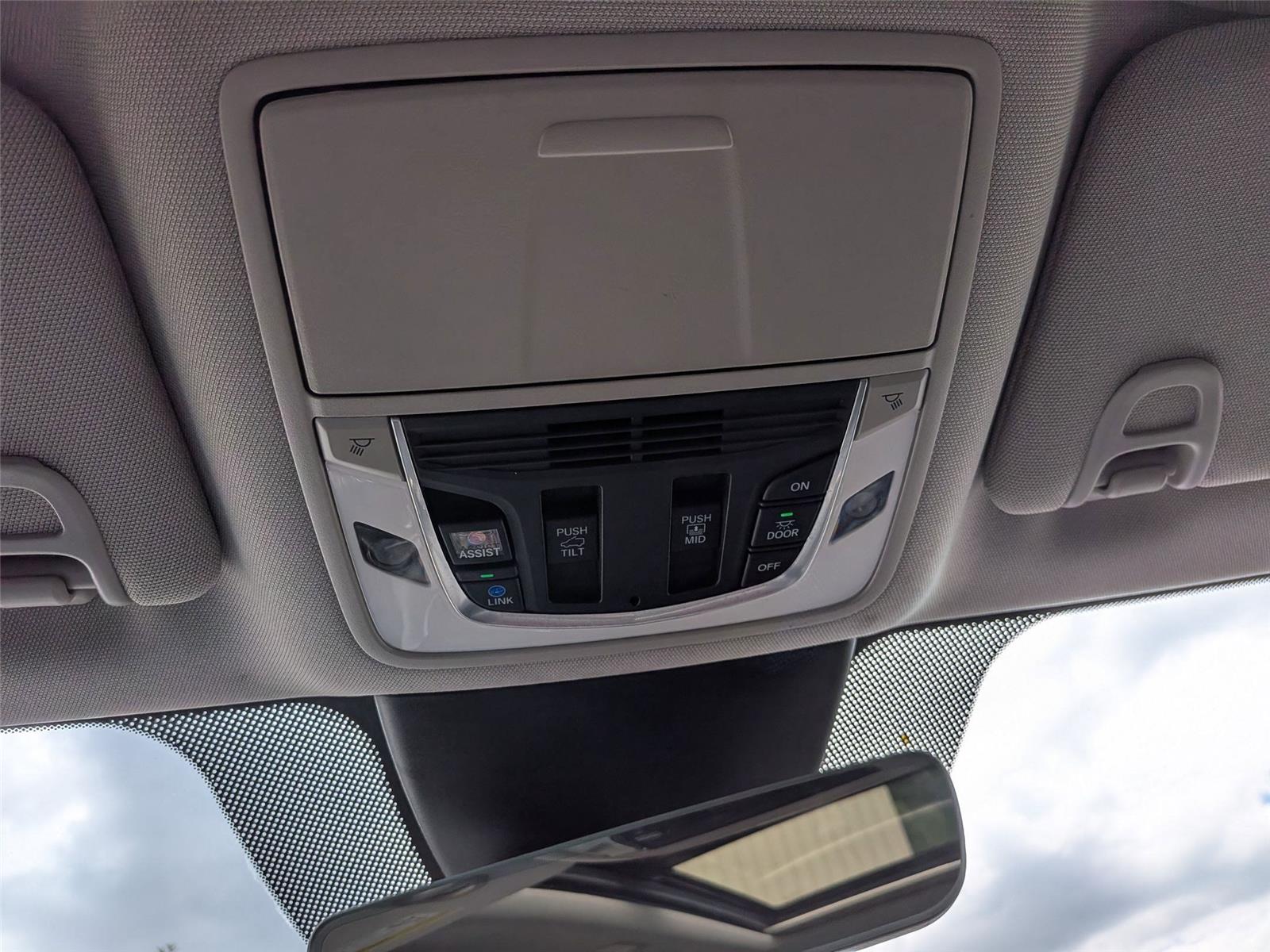 2022 Acura MDX Advance photo 26
