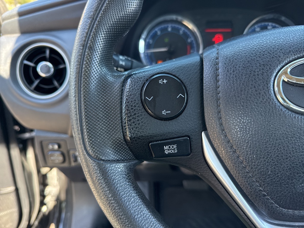 2017 Toyota Corolla LE photo 11