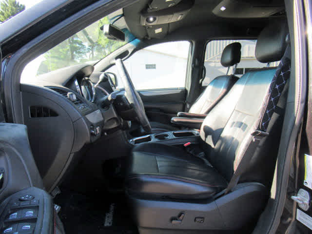 2015 Dodge Grand Caravan R/T photo 3