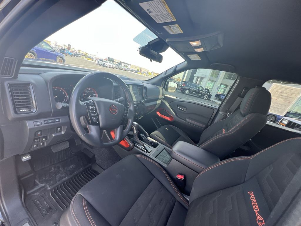 2023 Nissan Frontier PRO-4X photo 3