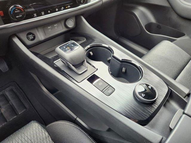 2025 Nissan Rogue SV photo 19