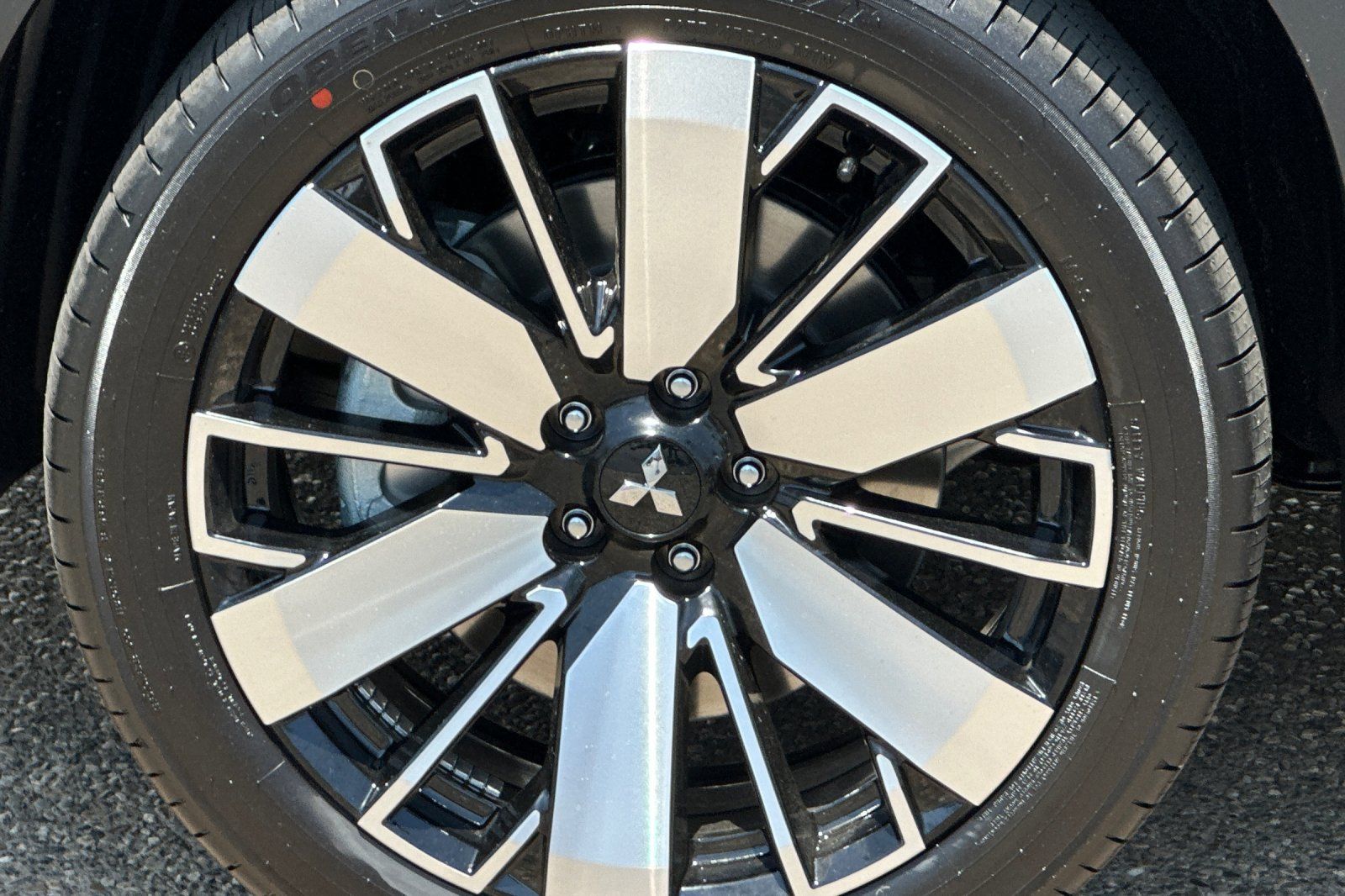 2025 Mitsubishi Outlander SEL photo 23