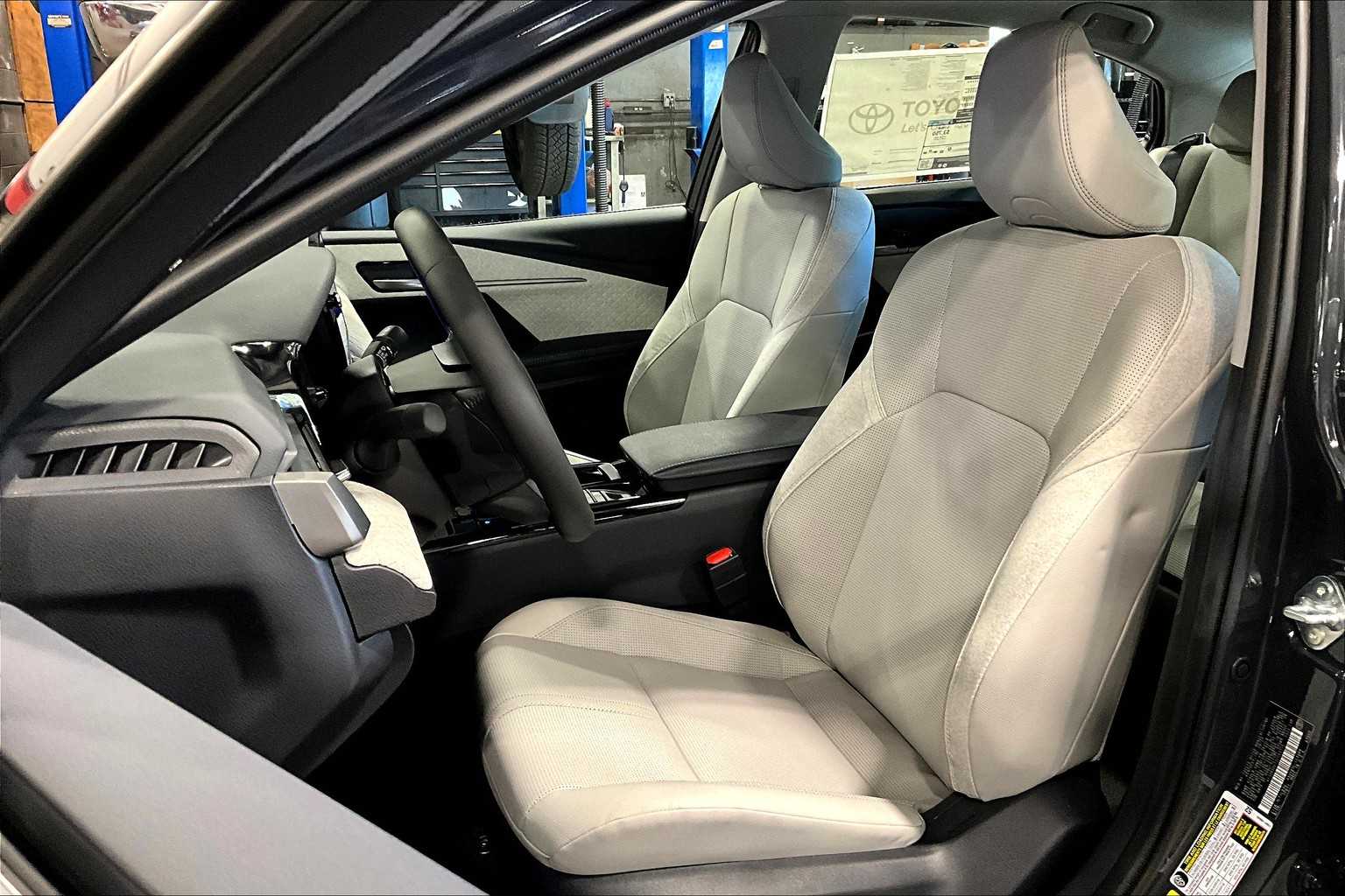 2025 Toyota Camry XLE photo 9