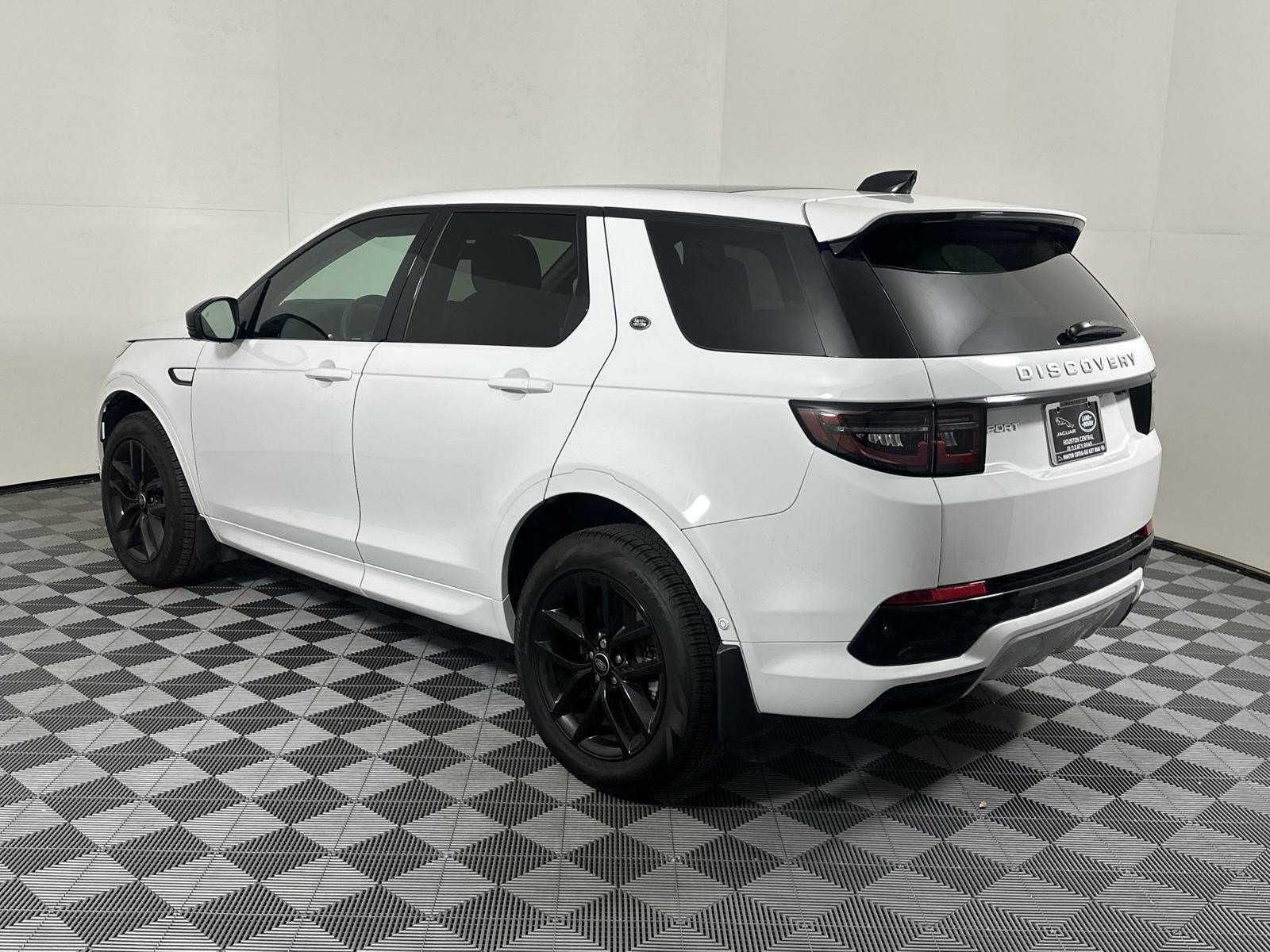 2024 Land Rover Discovery Sport S photo 3