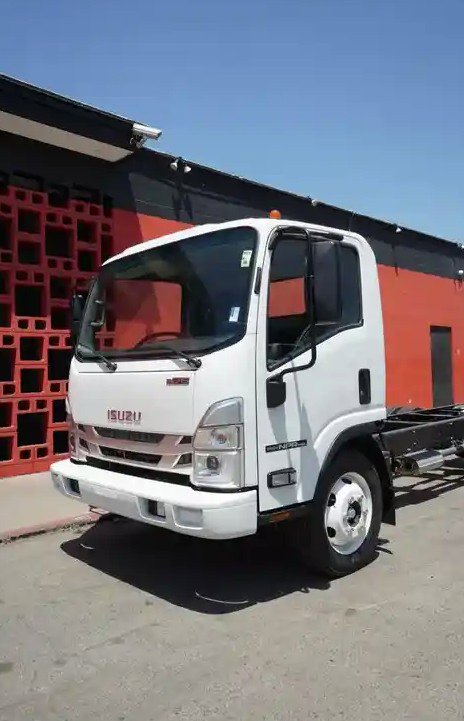 2024 Isuzu NRR photo 3