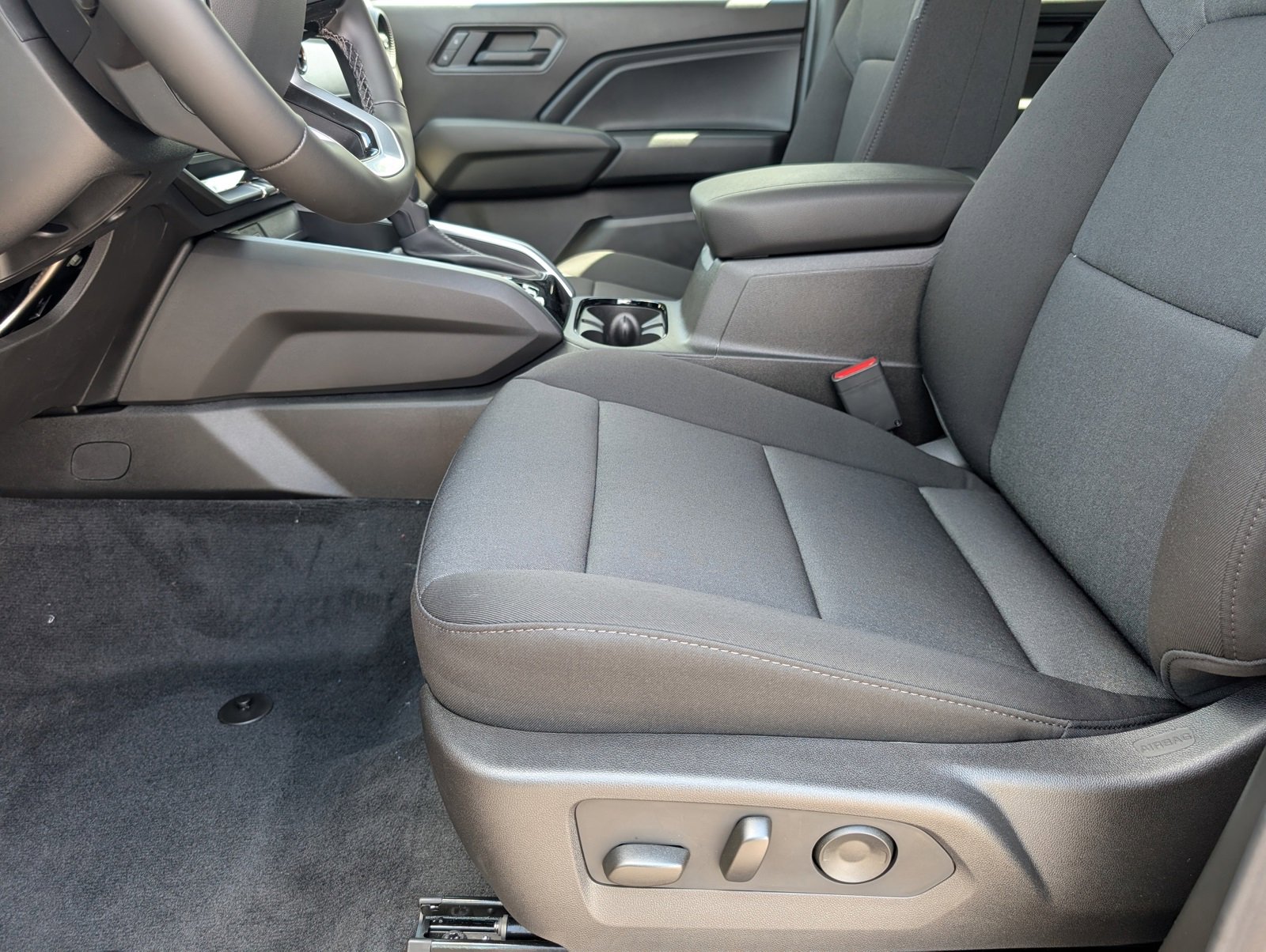 2025 Chevrolet Colorado LT photo 4