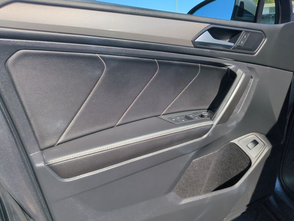 2022 Volkswagen Tiguan SE photo 10