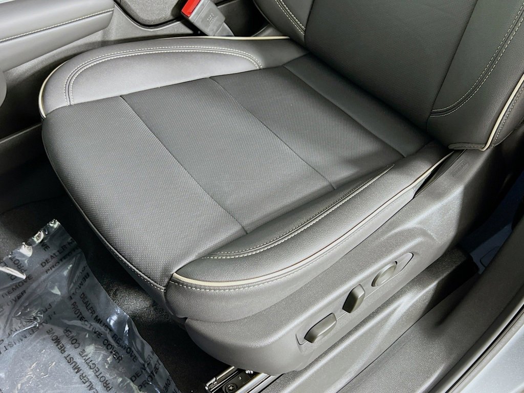 2025 Chevrolet Suburban Premier photo 16