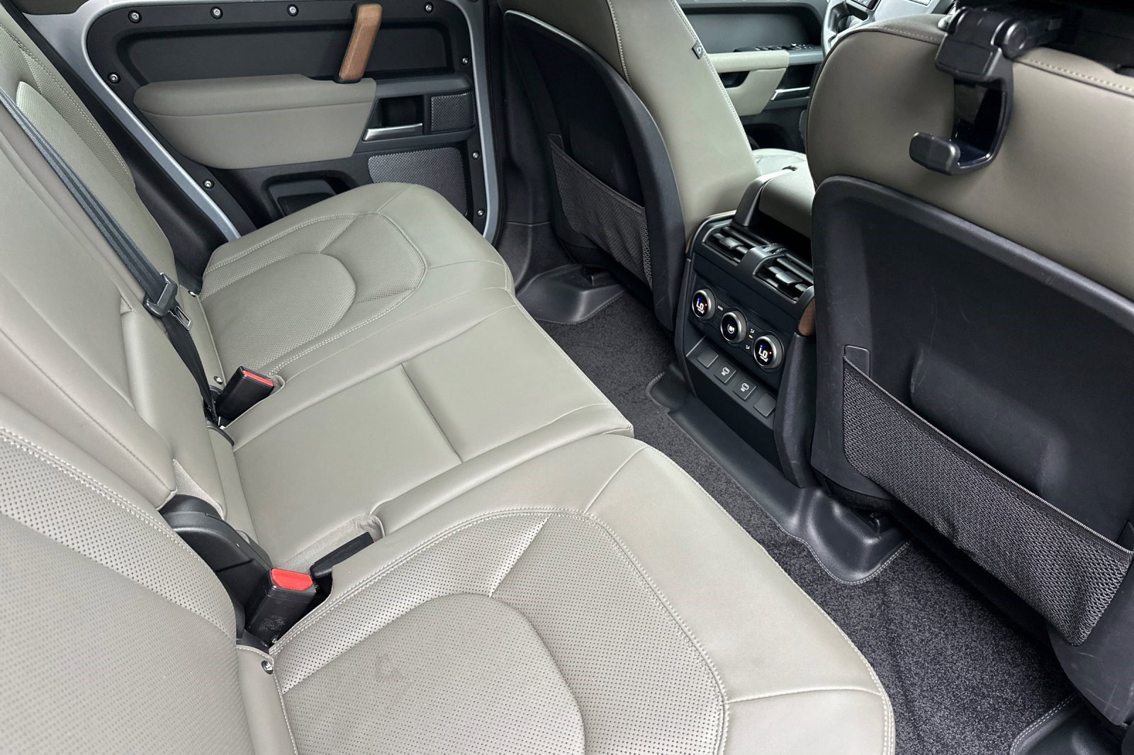 2023 Land Rover Defender 110 X photo 27