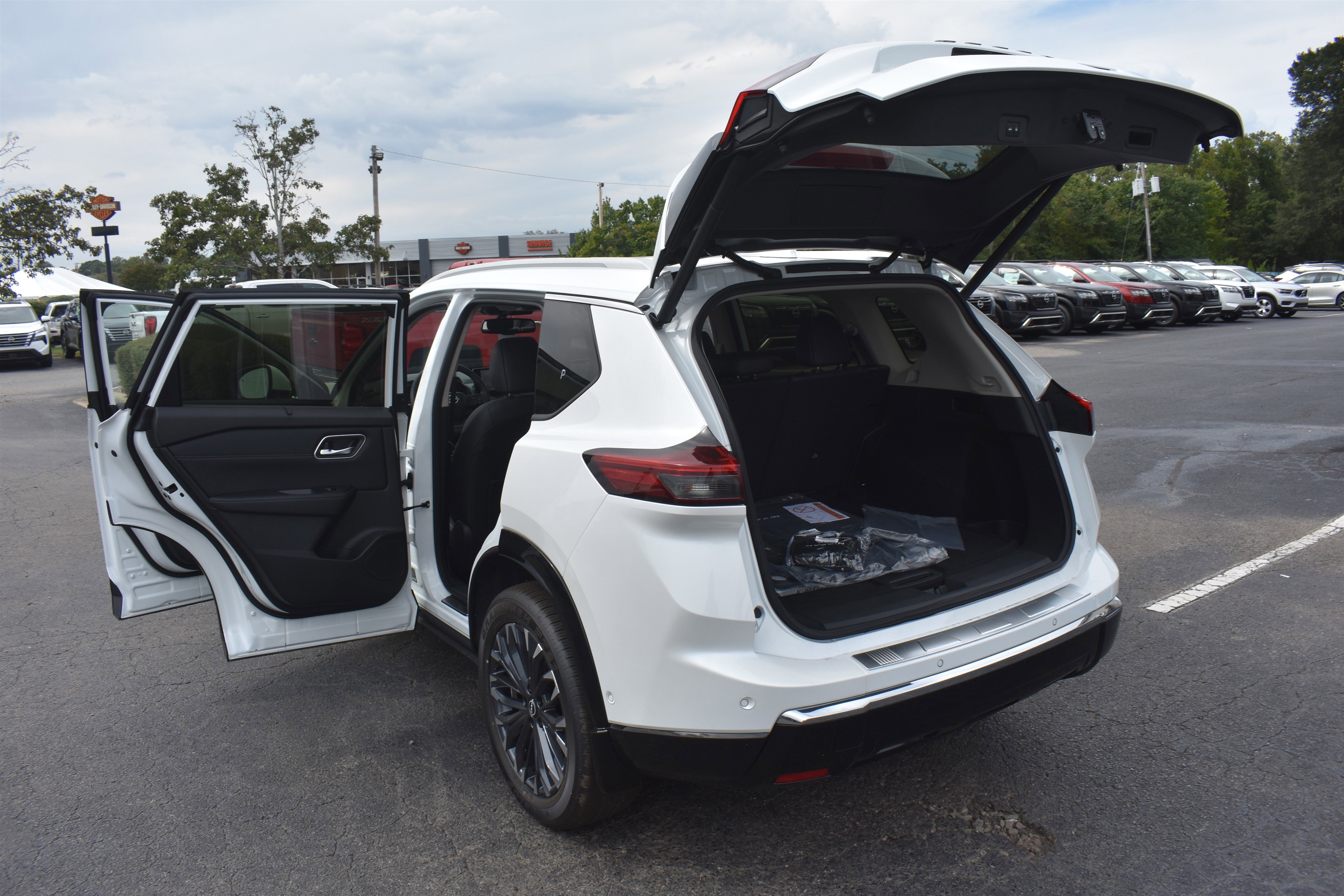 2026 Nissan Rogue Platinum photo 12