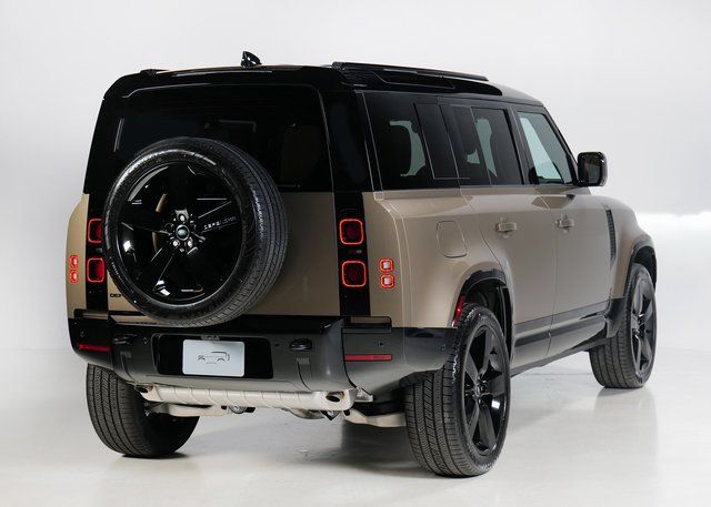 2025 Land Rover Defender 110 X-Dynamic SE photo 2