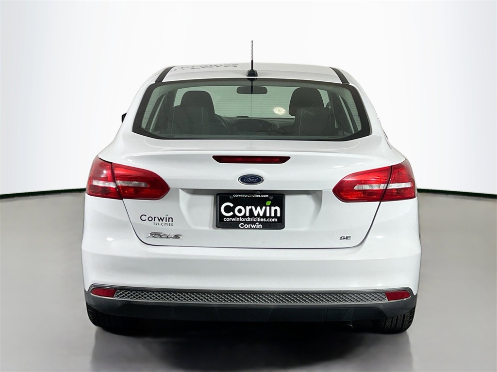 2016 Ford Focus SE photo 13