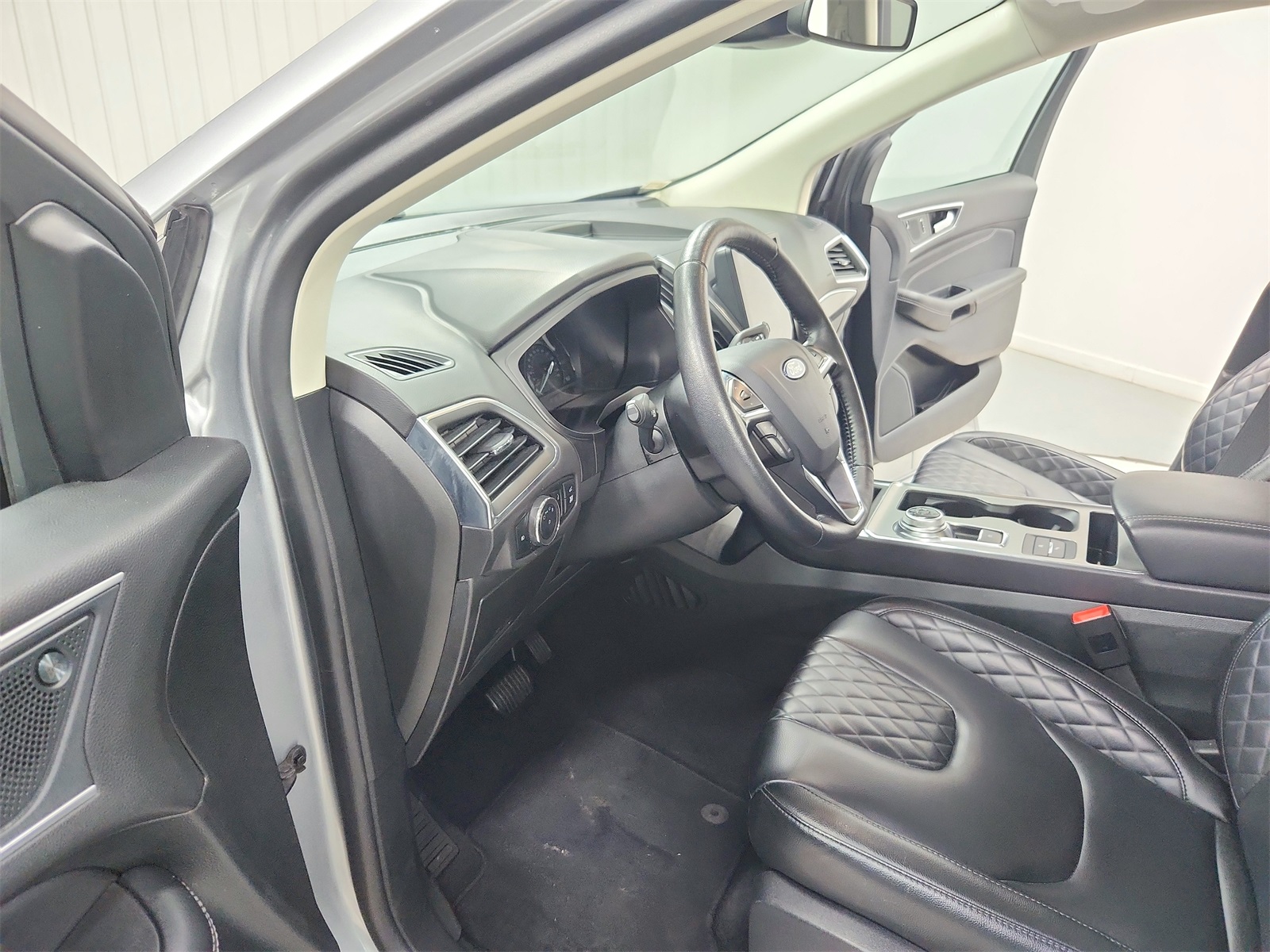 2024 Ford Edge Titanium photo 18