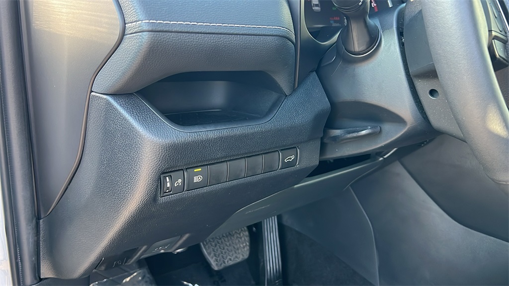 2024 Toyota RAV4 XLE Premium photo 12