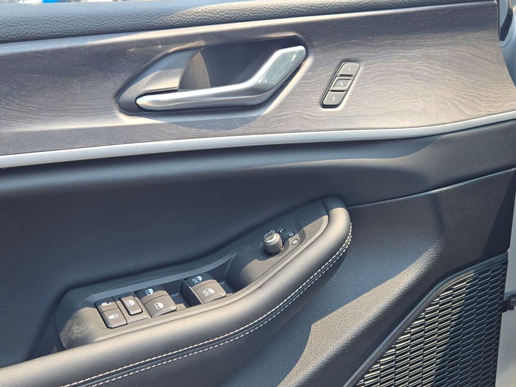 2025 Jeep Grand Cherokee Limited photo 22