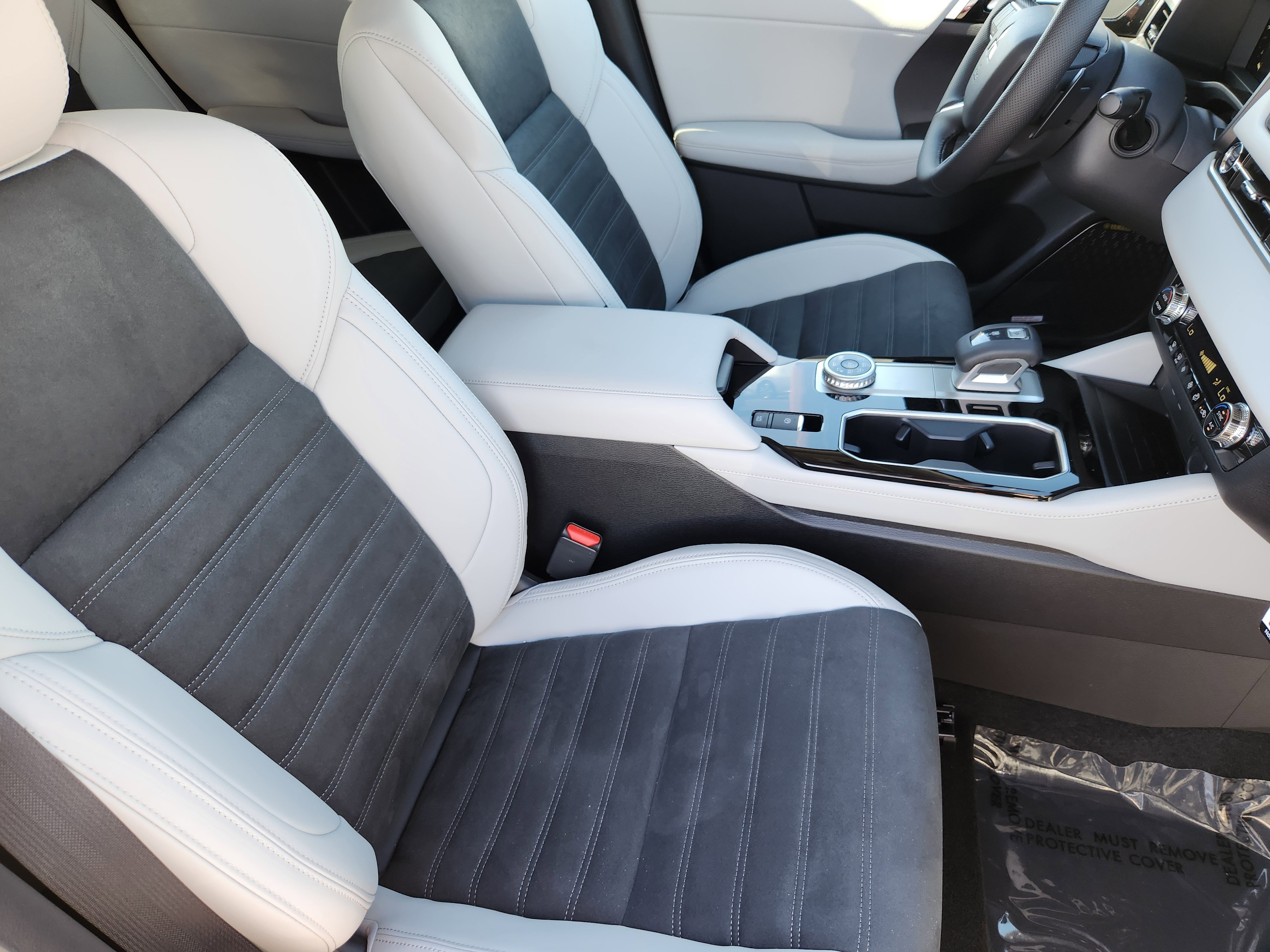 2025 Mitsubishi Outlander SE Ralliart photo 3