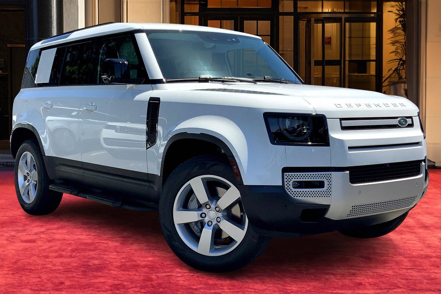 2025 Land Rover Defender 110 S photo 13