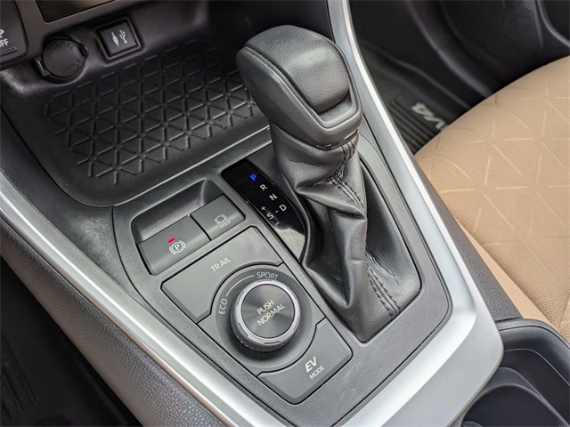 2019 Toyota RAV4 Hybrid XLE photo 18