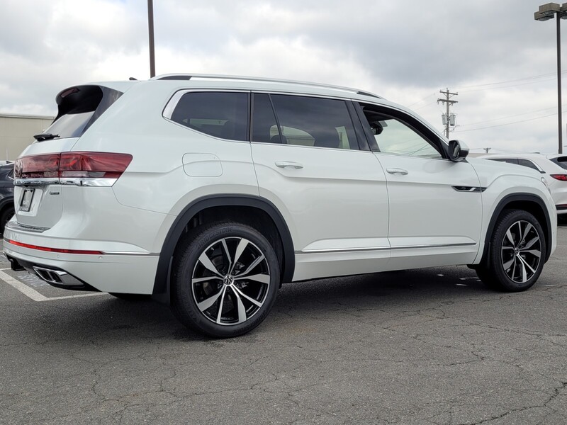 2026 Volkswagen Atlas SEL Premium R-Line photo 2