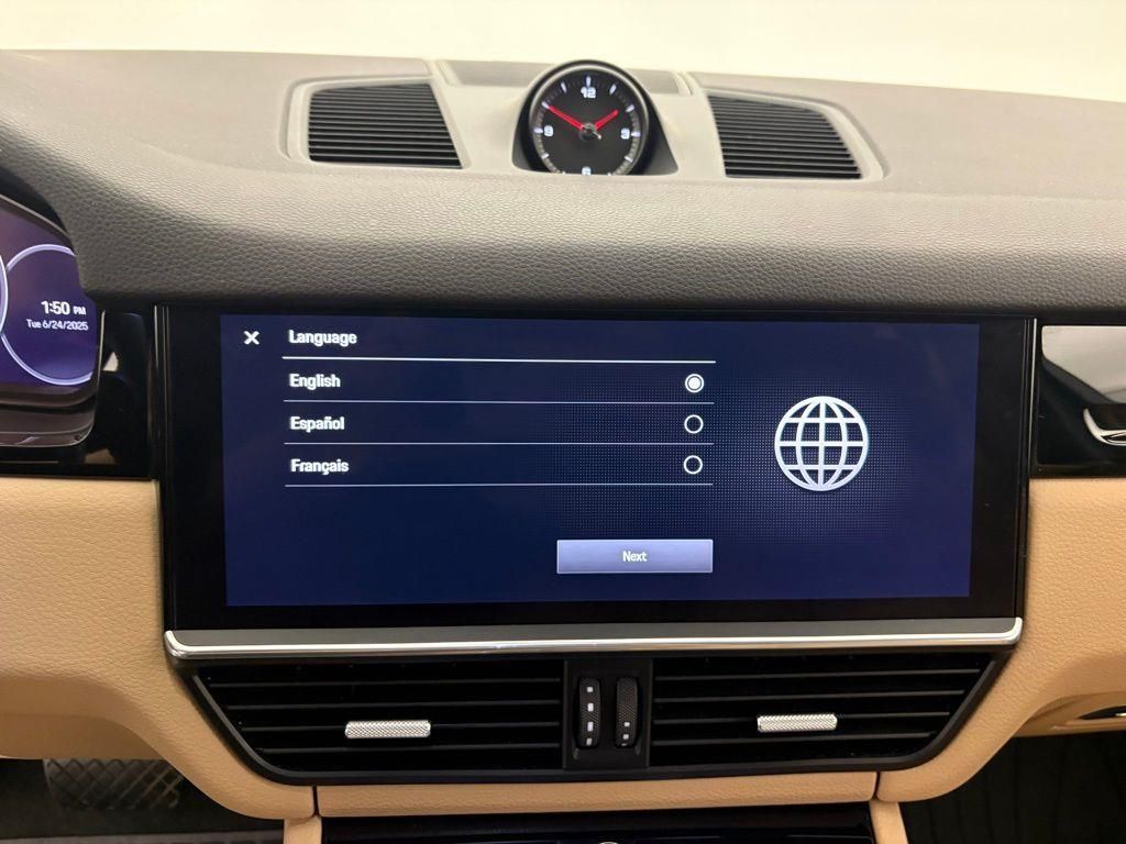 2022 Porsche Cayenne Base photo 14