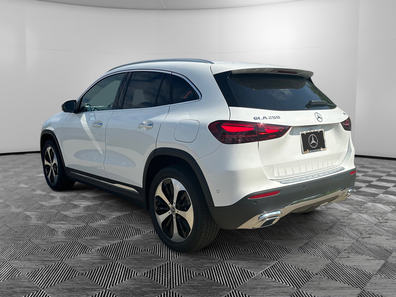 2026 Mercedes Benz GLA 250 4MATIC photo 3