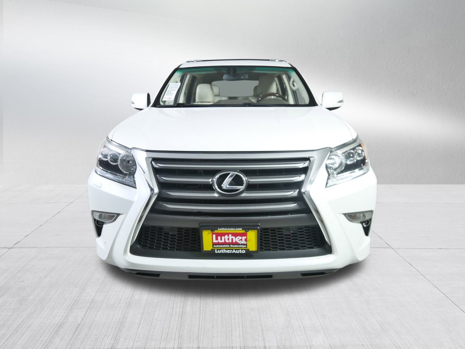 2017 Lexus GX 460 Luxury photo 3