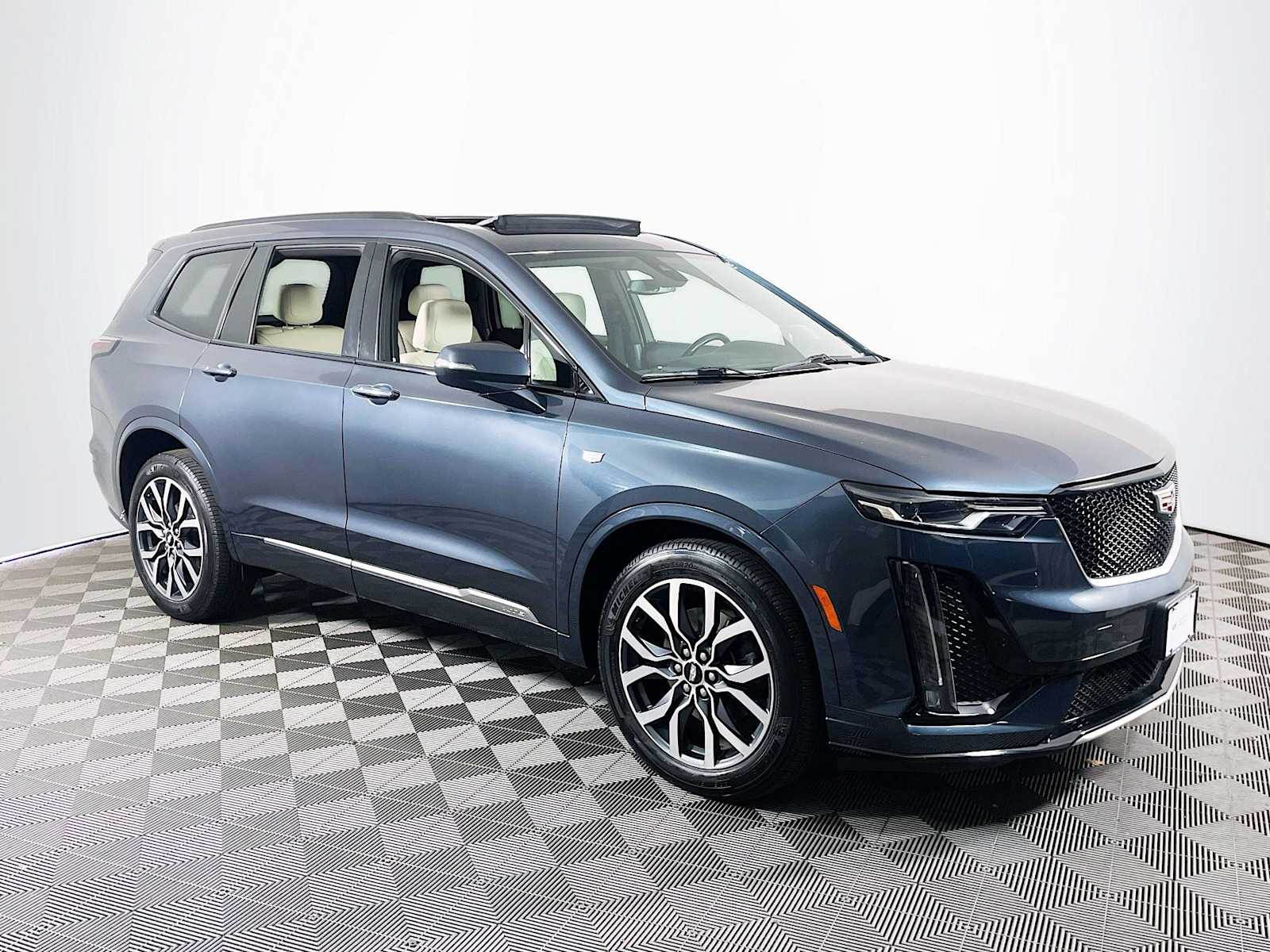 2021 Cadillac XT6 Sport photo 3