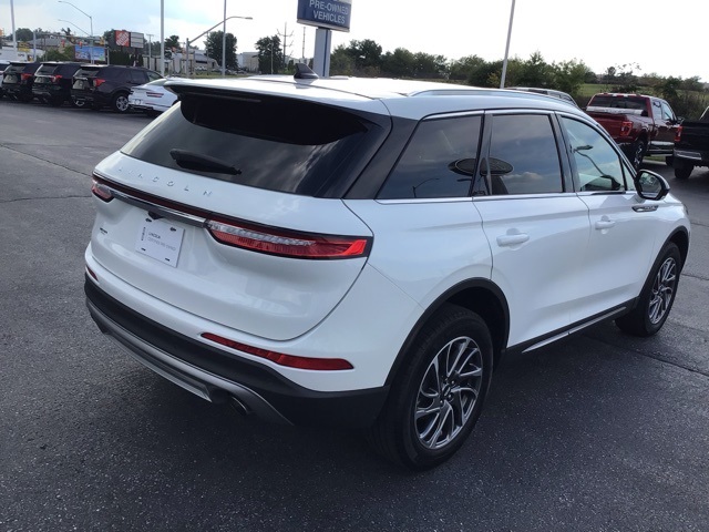 2022 Lincoln Corsair Standard photo 4