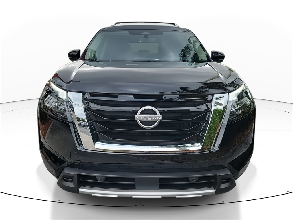 2025 Nissan Pathfinder Platinum photo 3