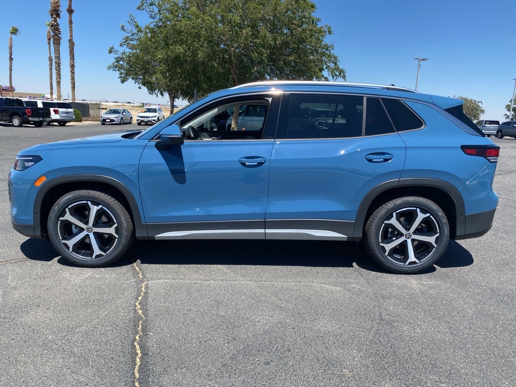 2025 Volkswagen Tiguan SE photo 3