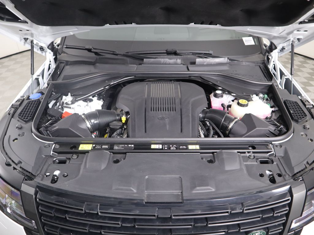 2025 Land Rover Range Rover SE photo 28