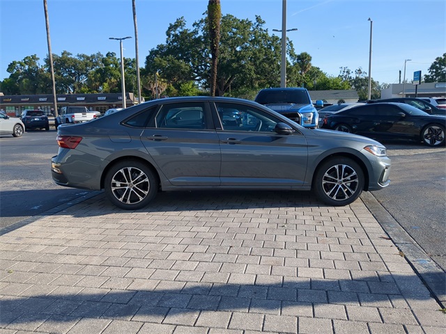 2025 Volkswagen Jetta 1.5T Sport photo 3