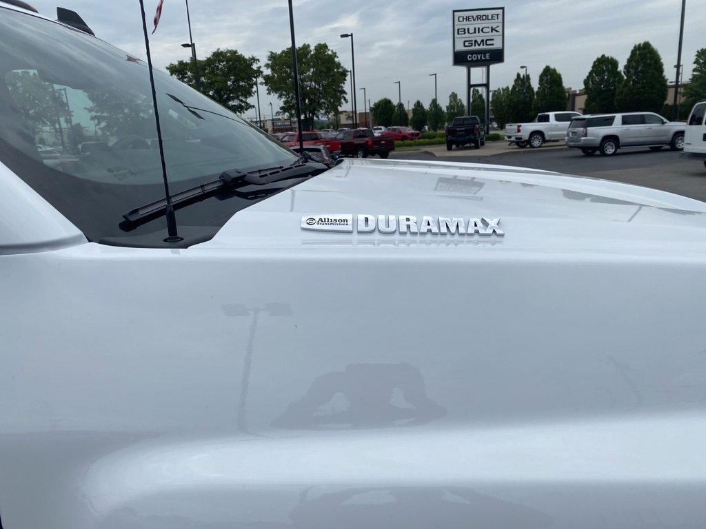 2023 Chevrolet Silverado 6500HD Work Truck photo 11