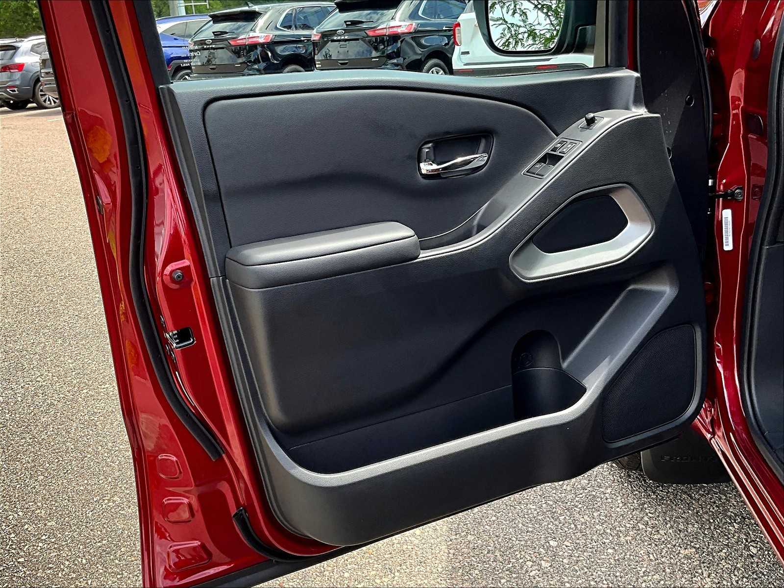 2025 Nissan Frontier SV photo 9