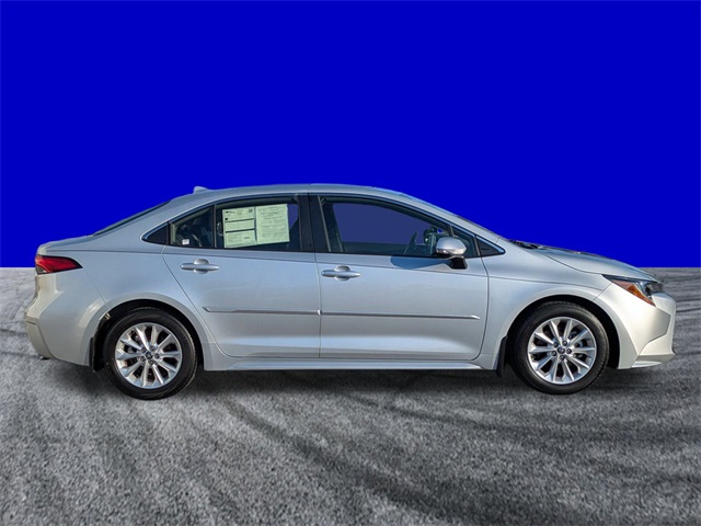 2022 Toyota Corolla XLE photo 3