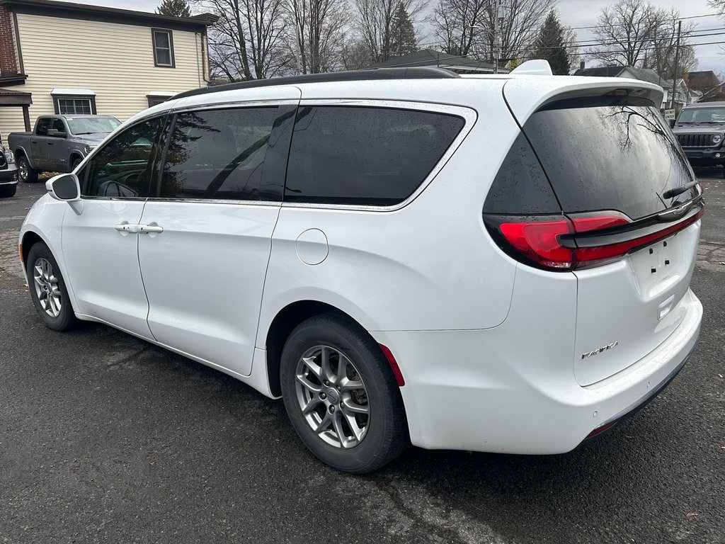 2021 Chrysler Pacifica Touring photo 3