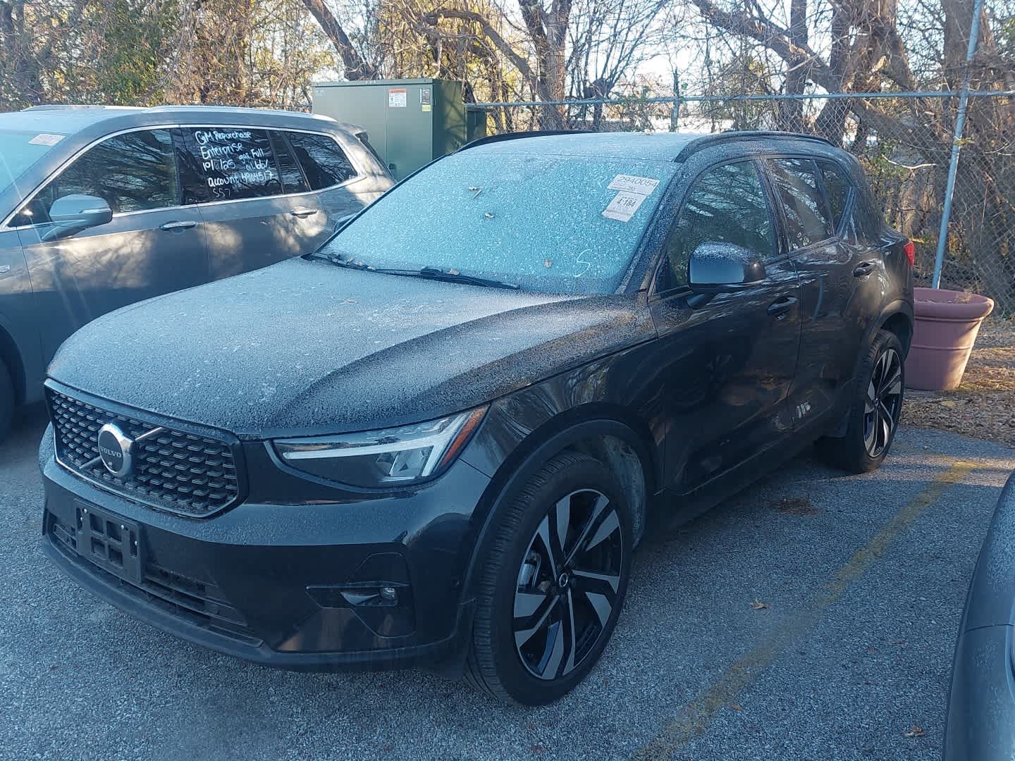 2025 Volvo XC40 Plus photo 3