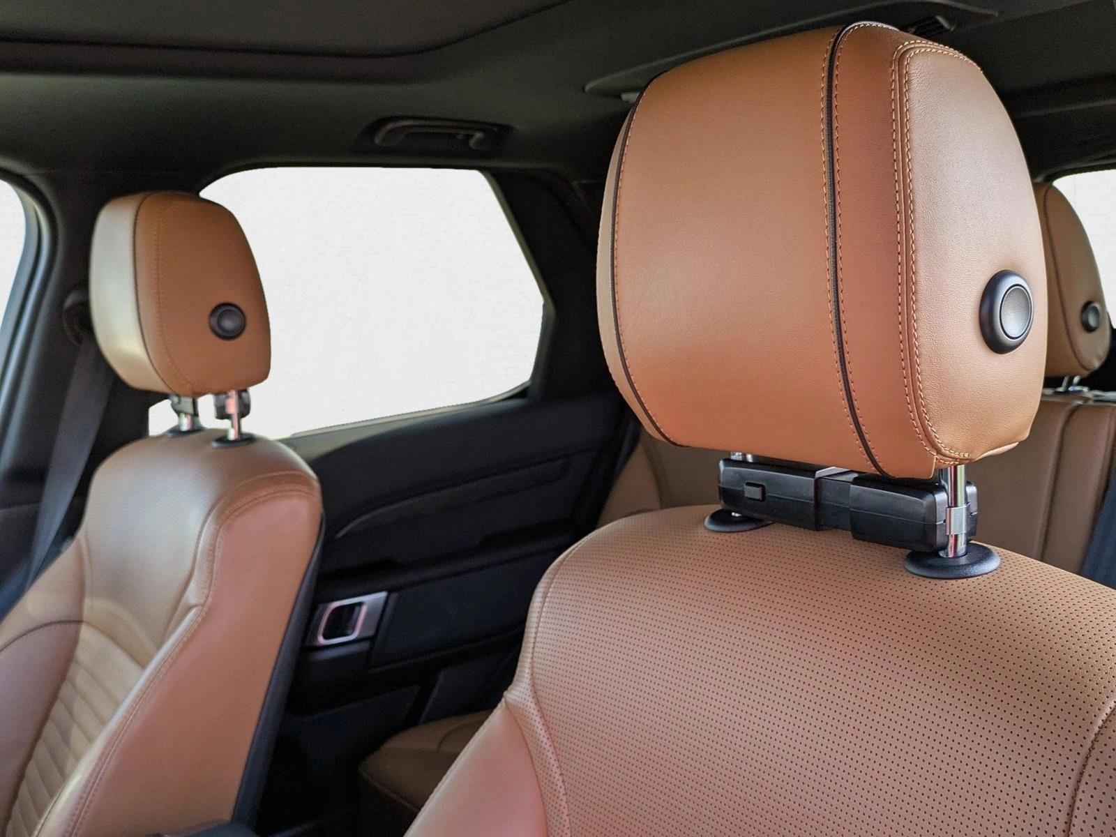 2018 Land Rover Discovery HSE photo 13