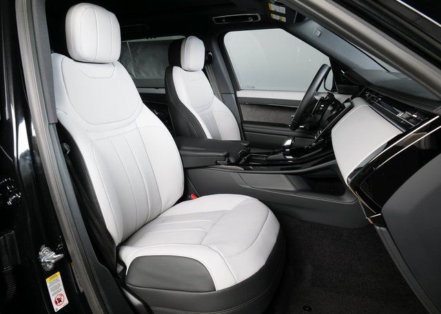 2025 Land Rover Range Rover Sport SE photo 3