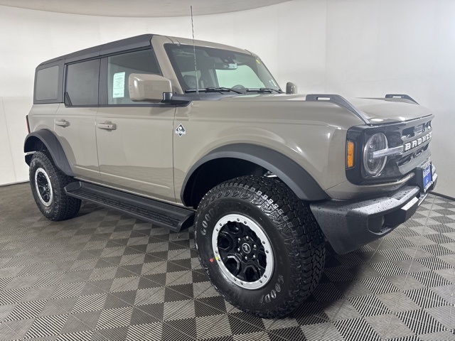 2025 Ford Bronco 4-Door Outer Banks's photo