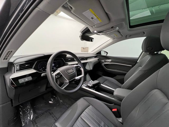 2022 Audi e-tron Premium photo 20
