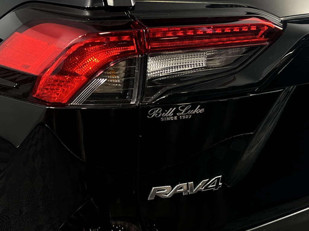 2024 Toyota RAV4 XLE photo 4