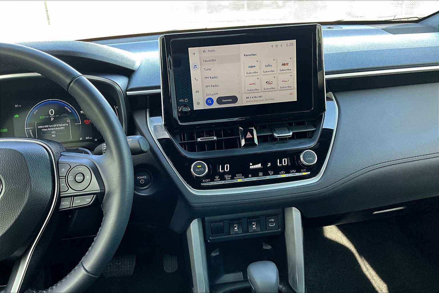 2024 Toyota Corolla Cross Hybrid XSE photo 6