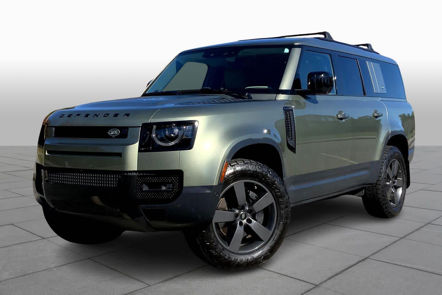 2024 Land Rover Defender S's photo