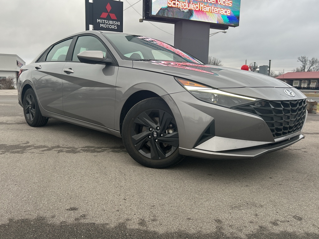 2023 Hyundai Elantra SEL's photo