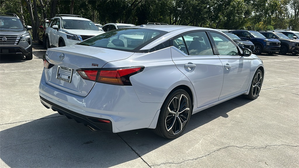 2024 Nissan Altima 2.5 SR photo 7